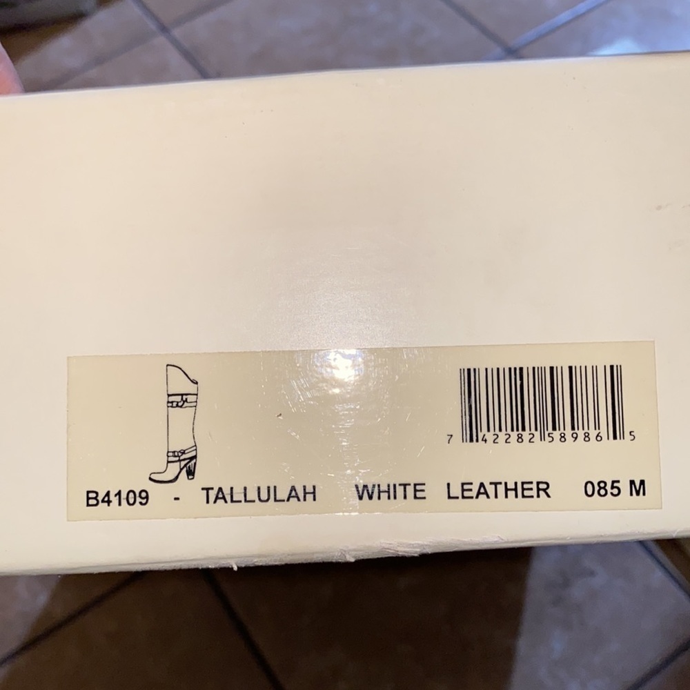 Mia Limited Edition knee high Leather boots, dirty white size 8.5M - Picture 10 of 14